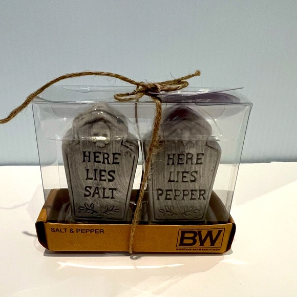 Other - AWESOME Tombstone Salt and Pepper Shakers- NWT